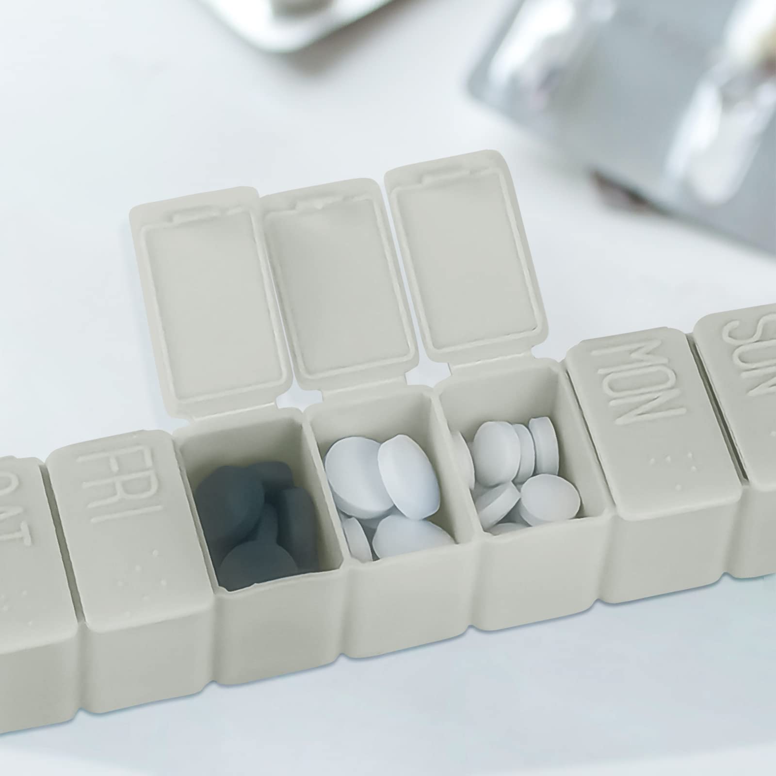 Fouews Weekly Small Pill Organizer, 7 Day Pill Case, Daily Vitamin Case Medicine Box, Pill Containers for Medicine Supplements F