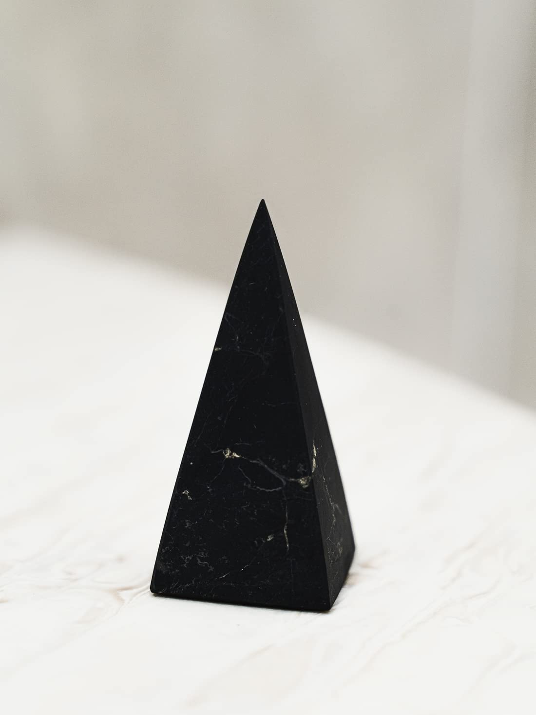 Shungite Club Shungite Stone High Pyramid Unpolished, Healing Crystal, Gemstone for Meditation, Pyramid Goloda Decor (40 mm)
