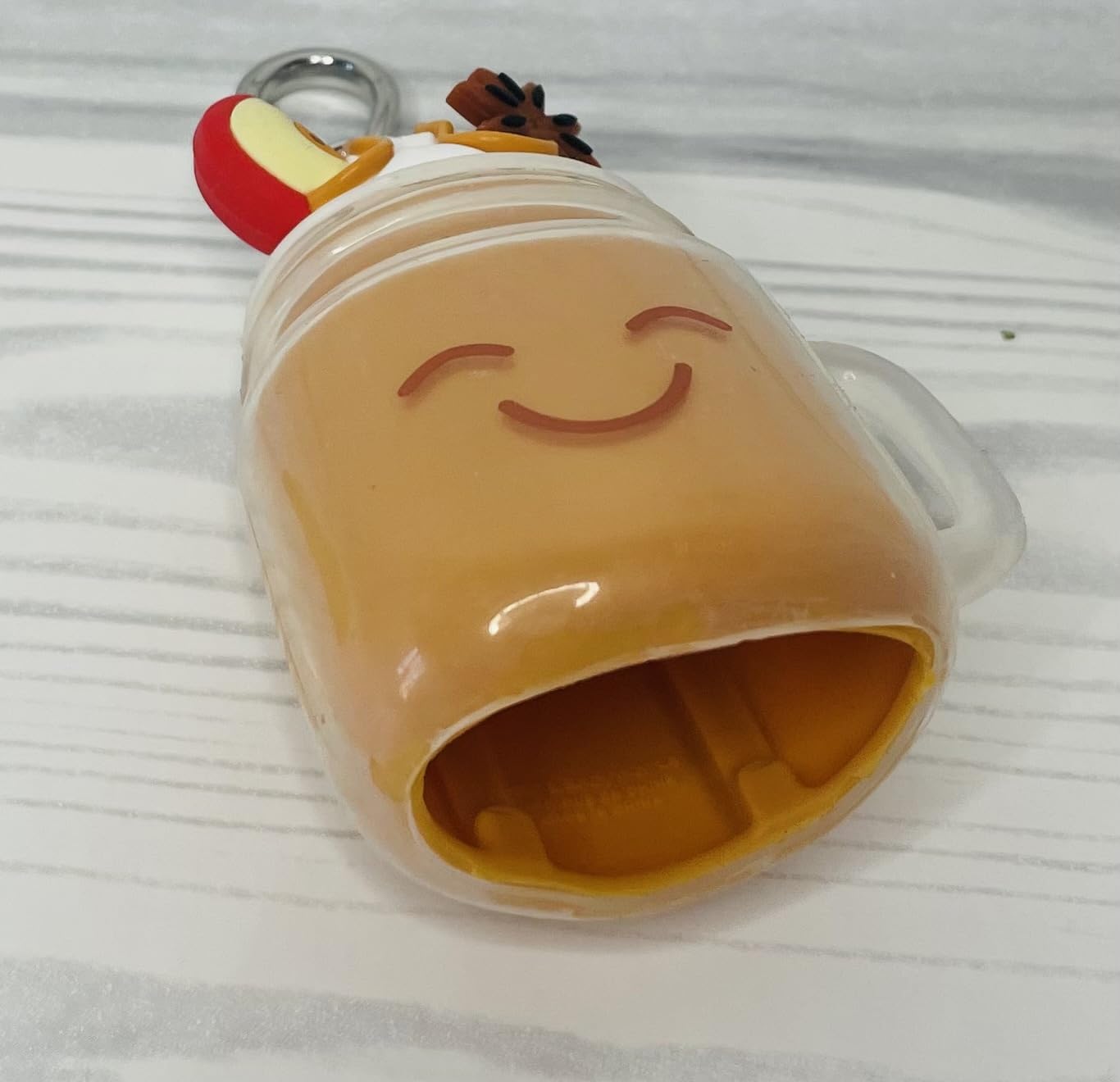 Bath and Body Works Apple Cider Happy Mug Pocketbac Hand Sanitzer Holder