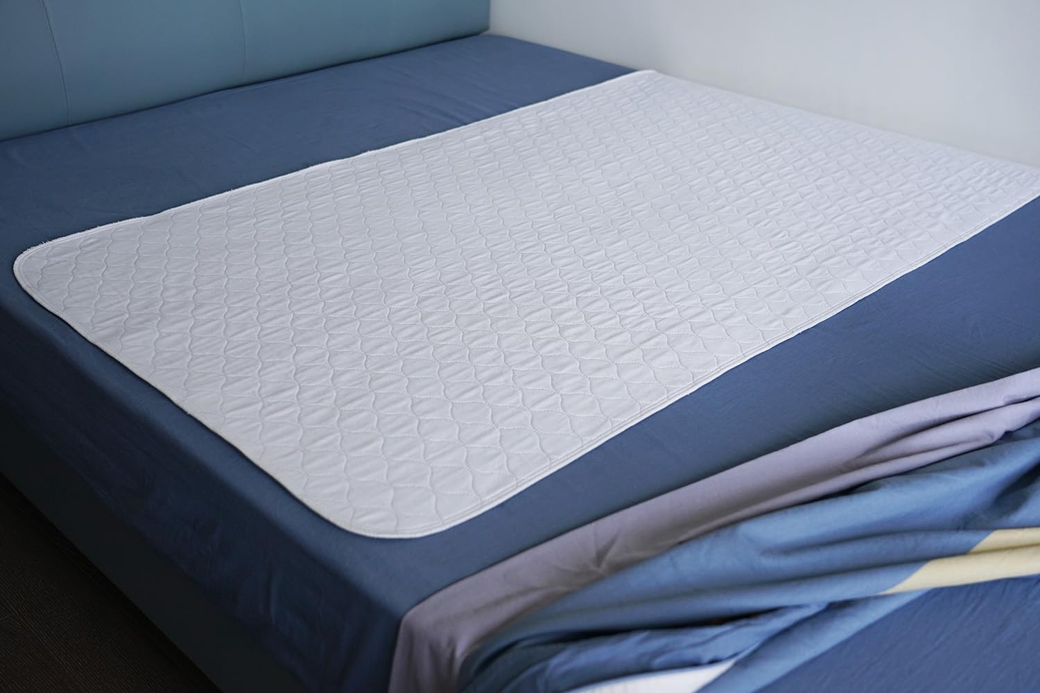 Careboree Bed Pad for Incontinence Reusable Underpad 36 X72 Fits King Bed Large Washable Waterproof Draw Sheet Mattress Protecto