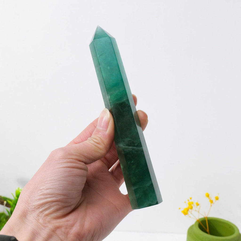 Apengshi 1PCS Natural Crystal Green Fluorite Tower 5.9-6.3 (15-16cm) 6 Faceted Single Point Prism Healing Crystal Wand for Medit