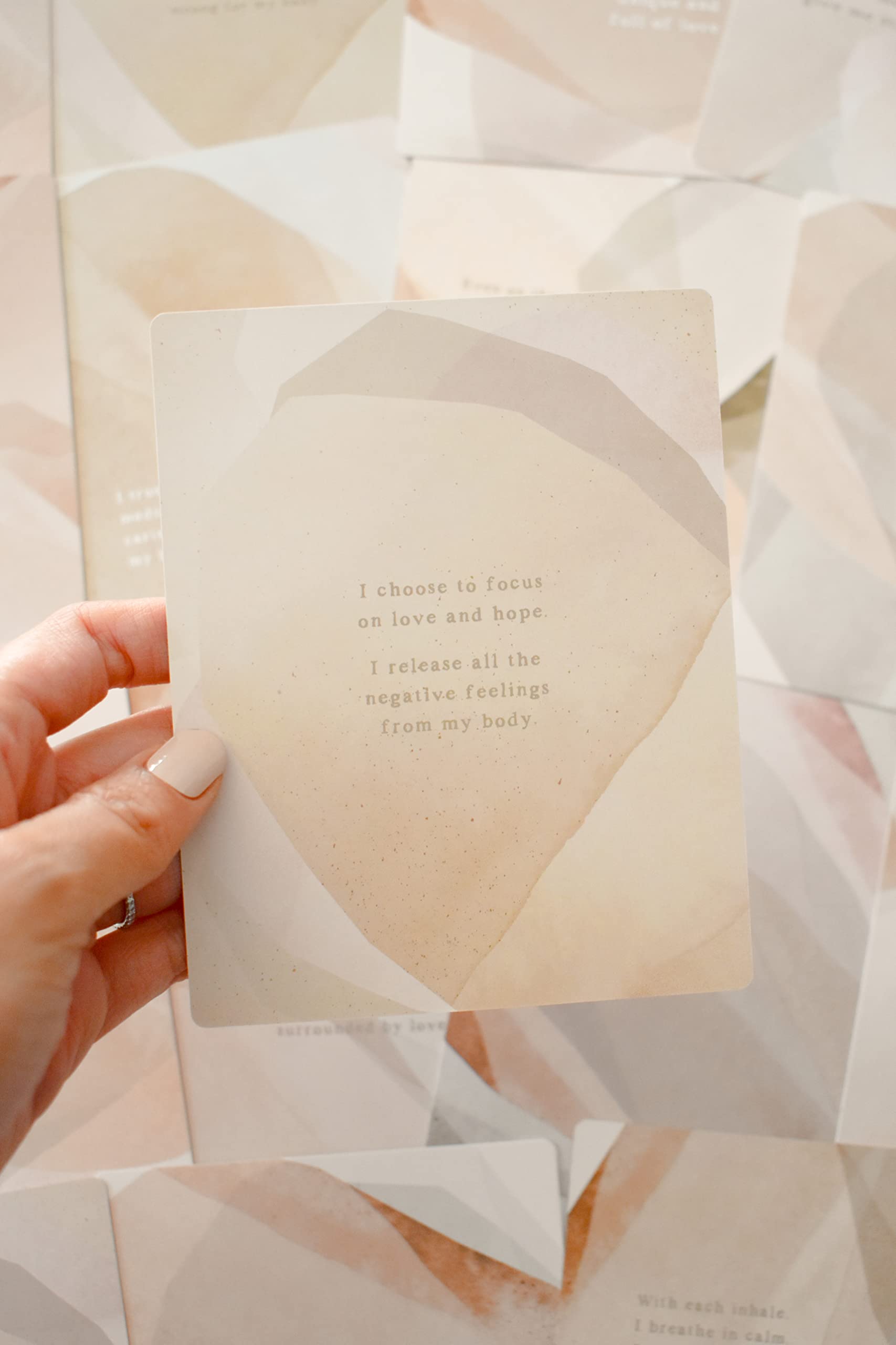 NICU Mama Affirmations - A Soothing and Warm Gift of 20 Encouraging Affirmation Cards to Support NICU Moms Through their Neonata