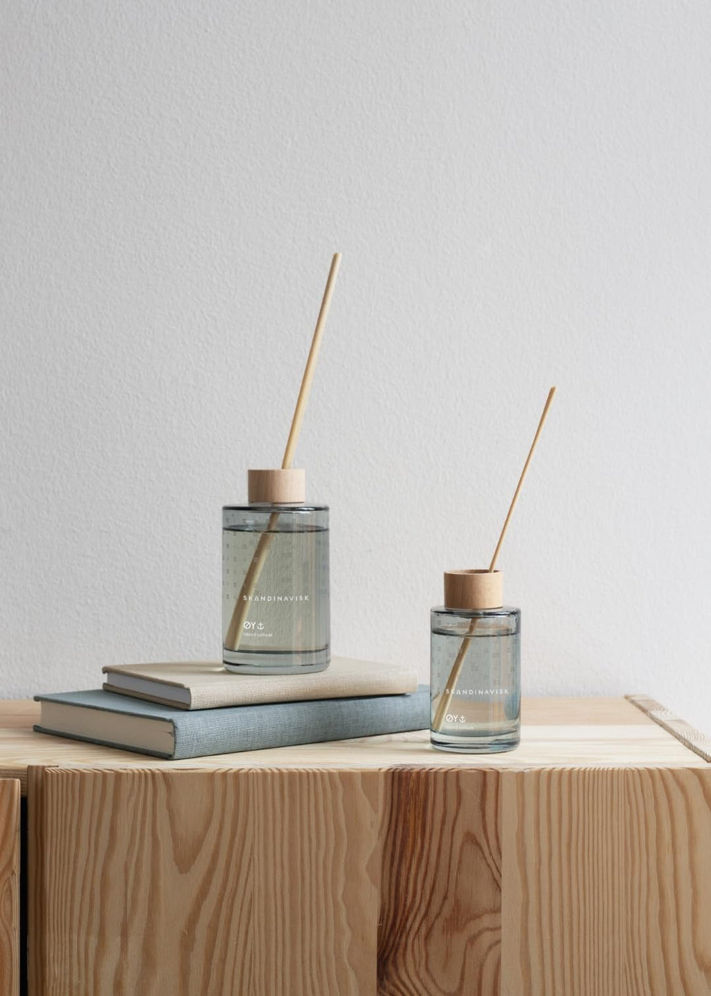Skandinavisk Y Island Scent Diffuser with 8 Reeds. Lasts +3 Months. Fragrance Notes: Crabapple and Dog Rose, Water Mosses and