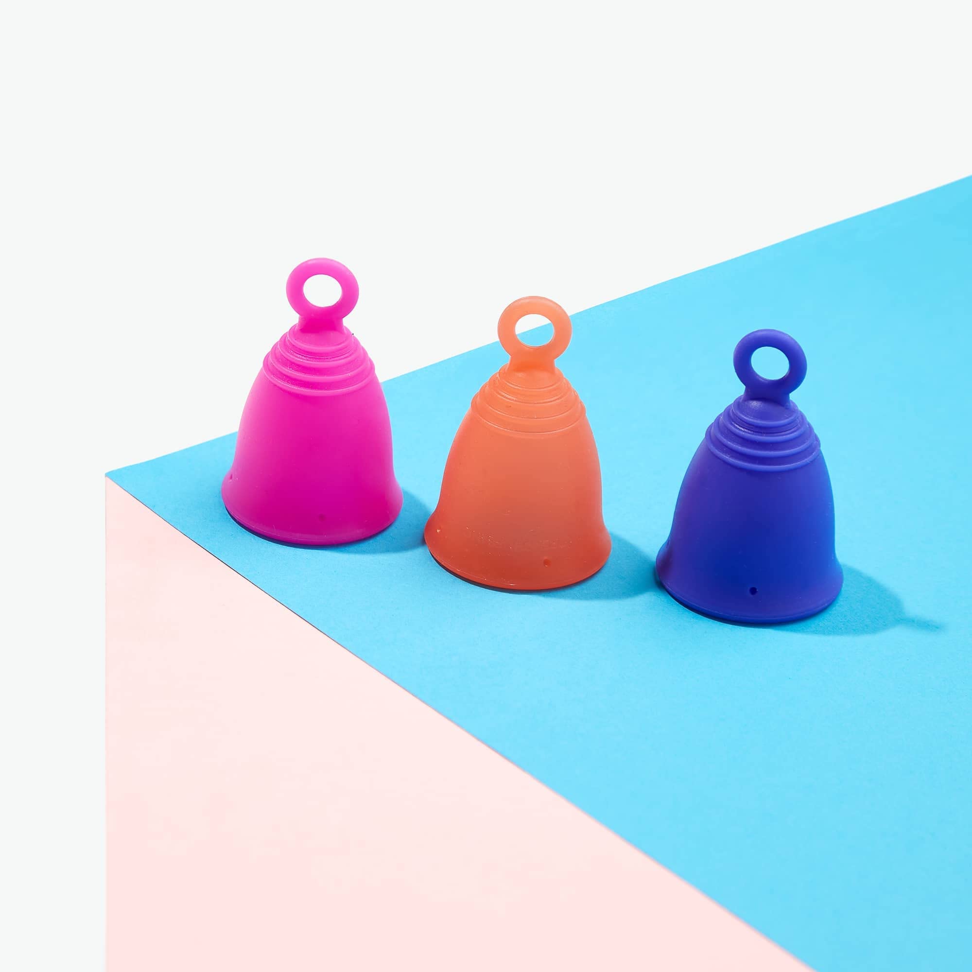 Peachlife Ring Menstrual Cup with Loop Pull Tab Handle - Silicone Reusable for 10 Years - Medium Size, Medium Firm Peachcup