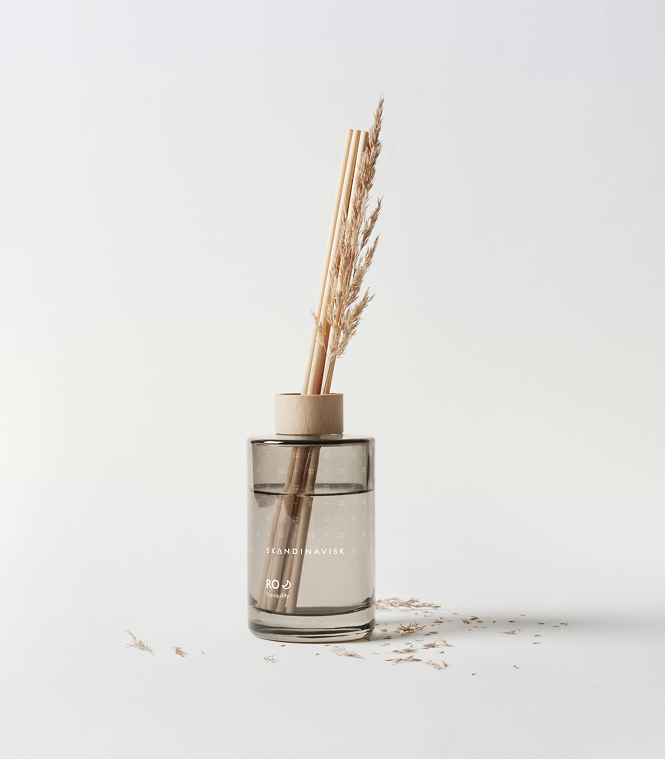 Skandinavisk RO Tranquility Scent Diffuser with 8 Reeds. Lasts +3 Months. Fragrance Notes: Cut Grass and Fallen Leaves, Cucumb
