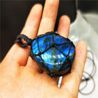 AITELEI Natural Labradorite Crystal Necklace Healing Chakra Pendant with Hand-Woven Rope Labradorite Palm Stone Moonstone Healin