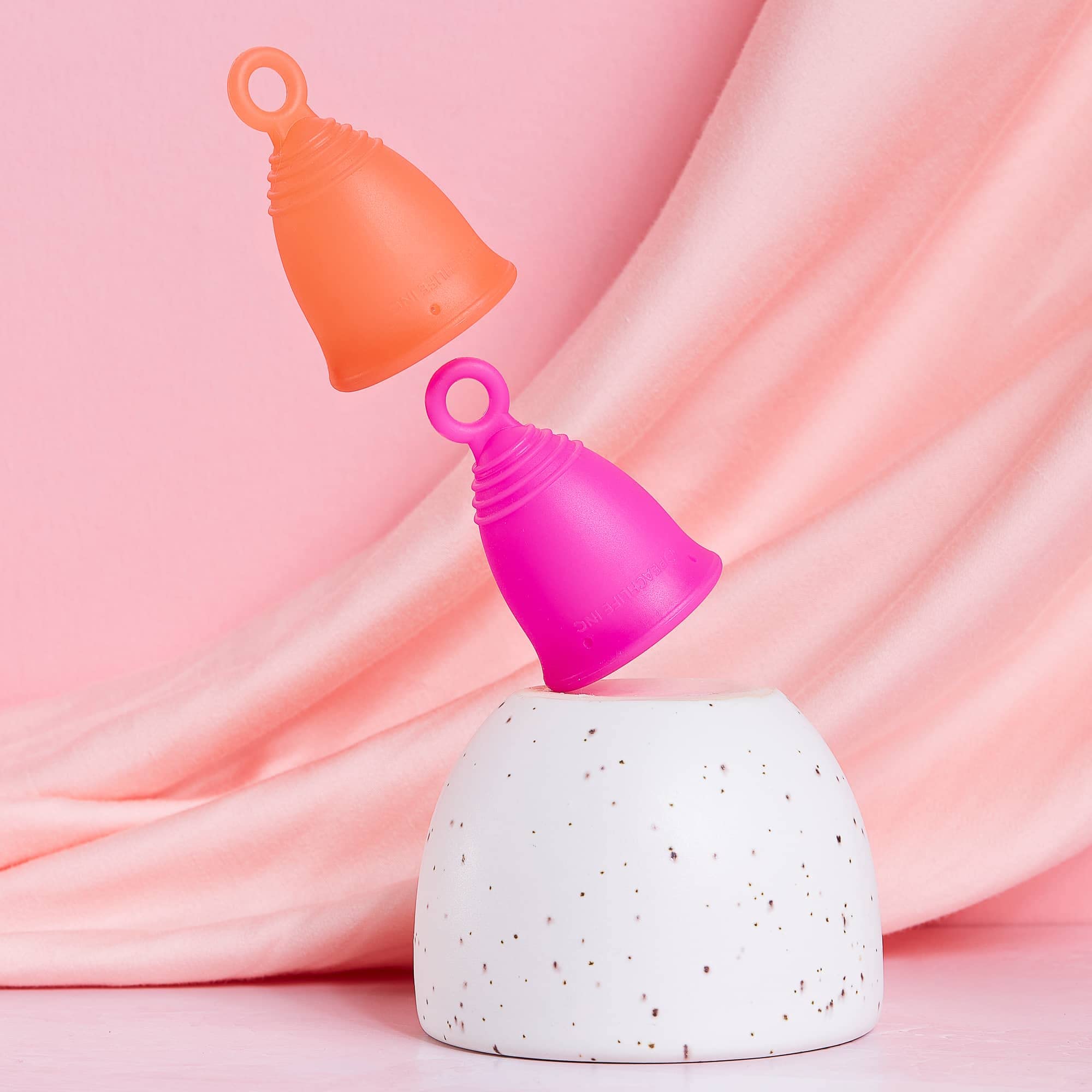 Peachlife Ring Menstrual Cup with Loop Pull Tab Handle - Silicone Reusable for 10 Years - Medium Size, Medium Firm Peachcup