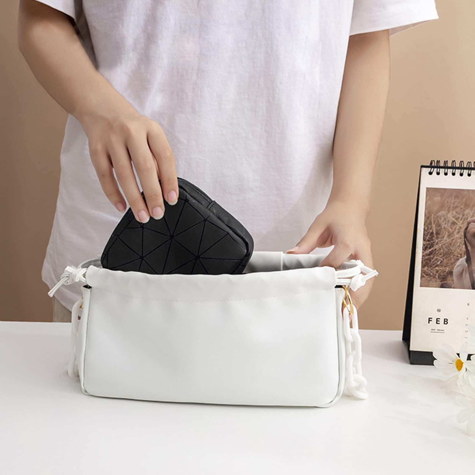 Sanitary Napkin Storage Bag with Zipper,Portable Leather Waterproof Menstrual Cup Pouch Sanitary Napkin Pads Storage Bags,Femini