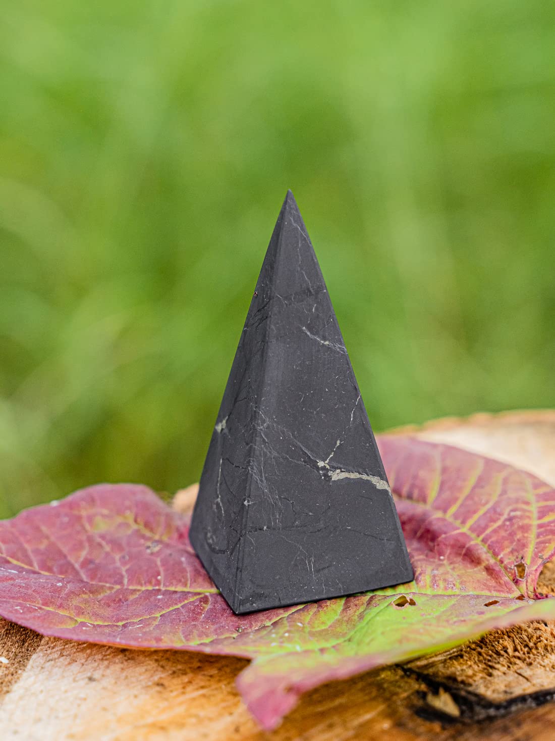 Shungite Club Shungite Stone High Pyramid Unpolished, Healing Crystal, Gemstone for Meditation, Pyramid Goloda Decor (40 mm)
