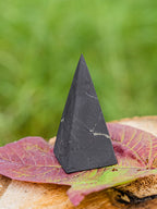 Shungite Club Shungite Stone High Pyramid Unpolished, Healing Crystal, Gemstone for Meditation, Pyramid Goloda Decor (40 mm)