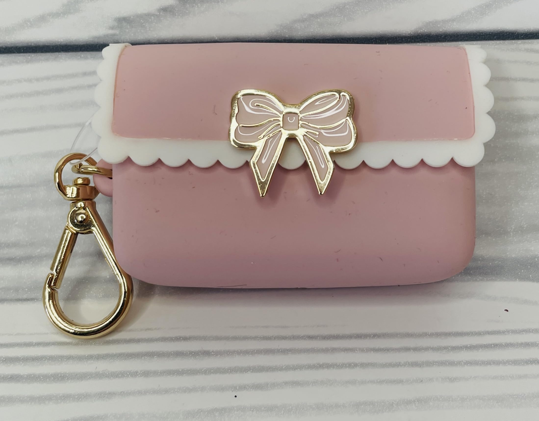 Bath and Body Works Sweetheart Song Pink Scalloped Bow Snap Case With Gold Accents Pocketbac Hand Sanitzer Holder