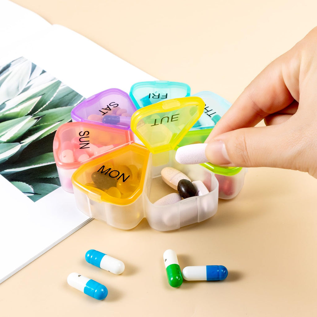 CNMUCI 7 Day Pill Case for Medication, Vitamins, Fish Oils, Supplements, Travel Pill Box (Glitter Clear)