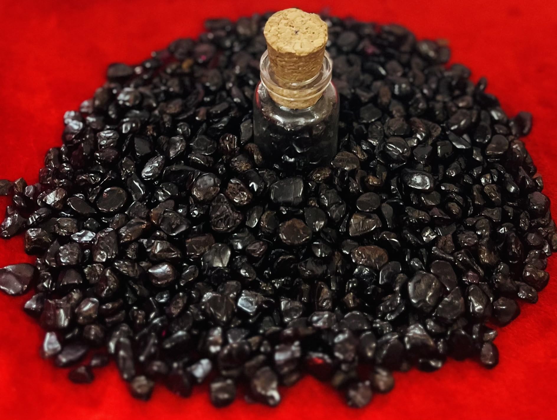 Indian Consigners Natural Crushed Polished Tumbled Gem Stone Chips, Decoration & Healing Crystals (Garnet)