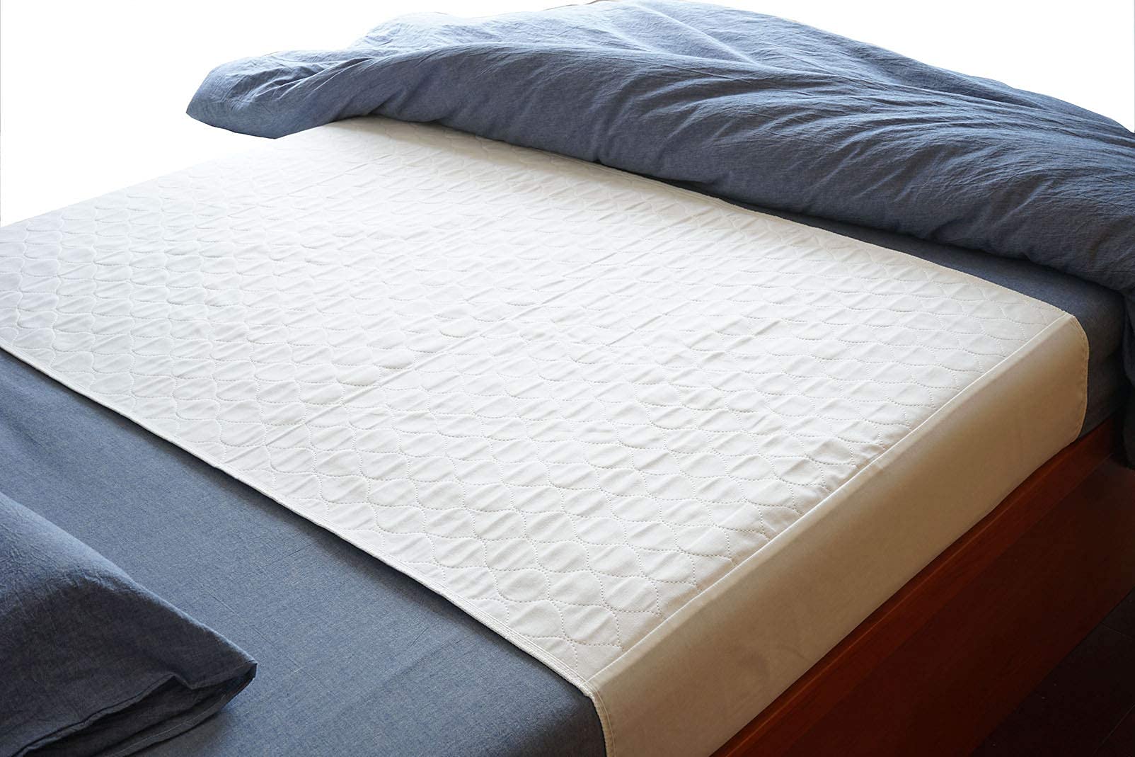 Careboree Pack of 2 Cotton Top-Layer Reusable Tuckable Underpads Incontinence Bed Pads Queen 34X60 Washable 21 Wings