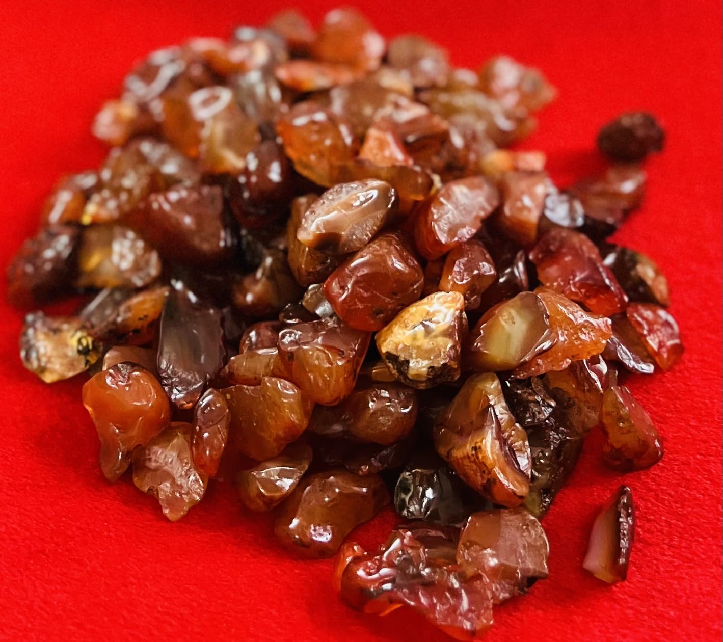 Indian Consigners Natural Crushed Polished Tumbled Gem Stone Chips, Decoration & Healing Crystals (Red Carnelian)
