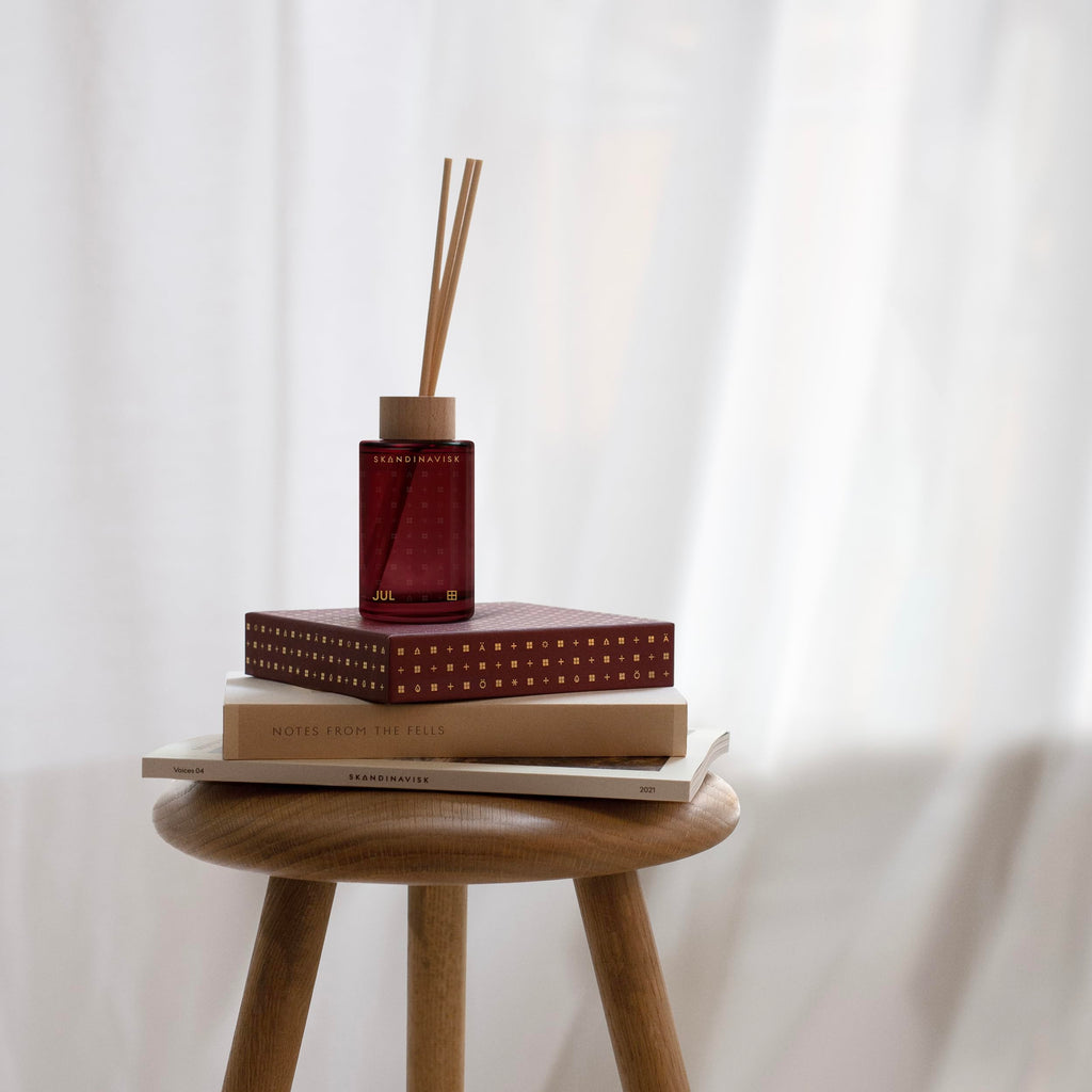 Skandinavisk Hygge Cosiness Scent Diffuser with 8 Reeds. Lasts +3 Months. Fragrance Notes: Black Tea and Mint Leaves, Dried Ap