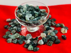 Indian Consigners Natural Crushed Polished Tumbled Gem Stone Chips, Decoration & Healing Crystals (Moss Agate)