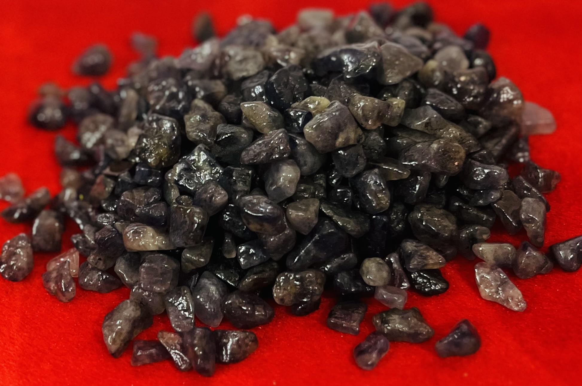 Indian Consigners Natural Crushed Polished Tumbled Gem Stone Chips, Decoration & Healing Crystals (Iolite)