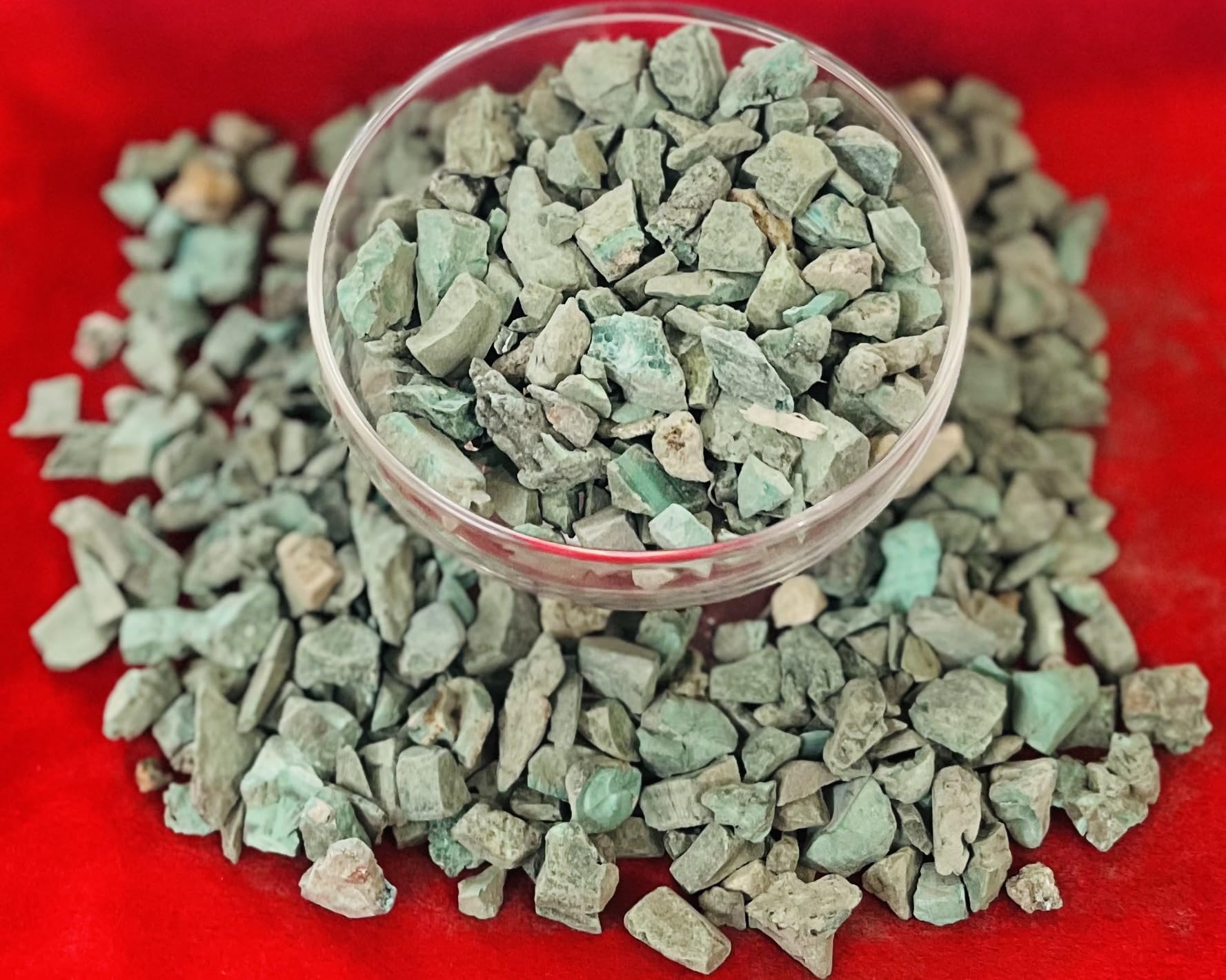 Indian Consigners Natural Crushed Polished Tumbled Gem Stone Chips, Decoration & Healing Crystals (Malachite)