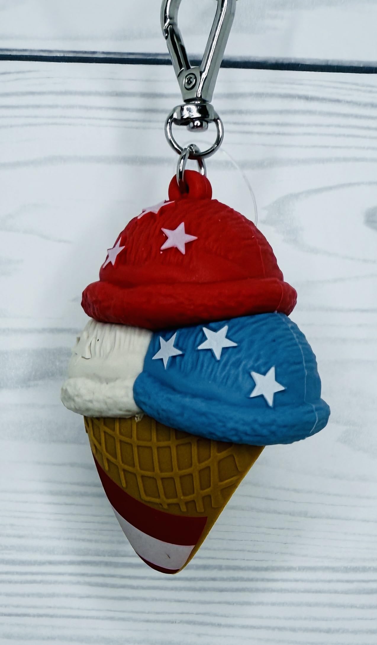 Bath and Body Works Red, White, Blue With Stars Ice Cream Cone Pocketbac Hand Sanitzer Holder