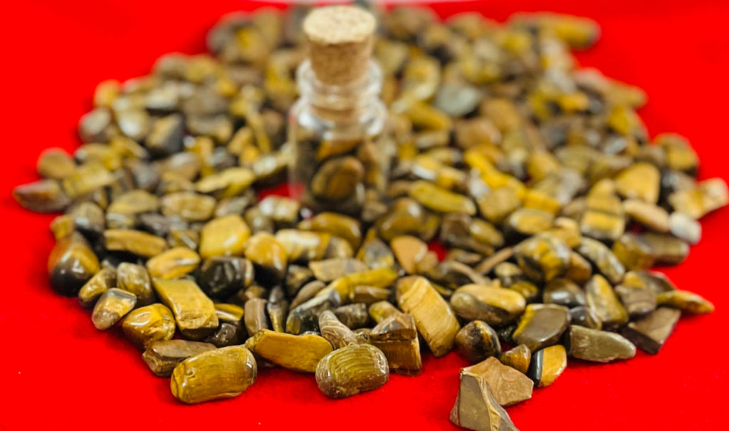 Indian Consigners Natural Crushed Polished Tumbled Gem Stone Chips, Decoration & Healing Crystals (Tiger Eye)
