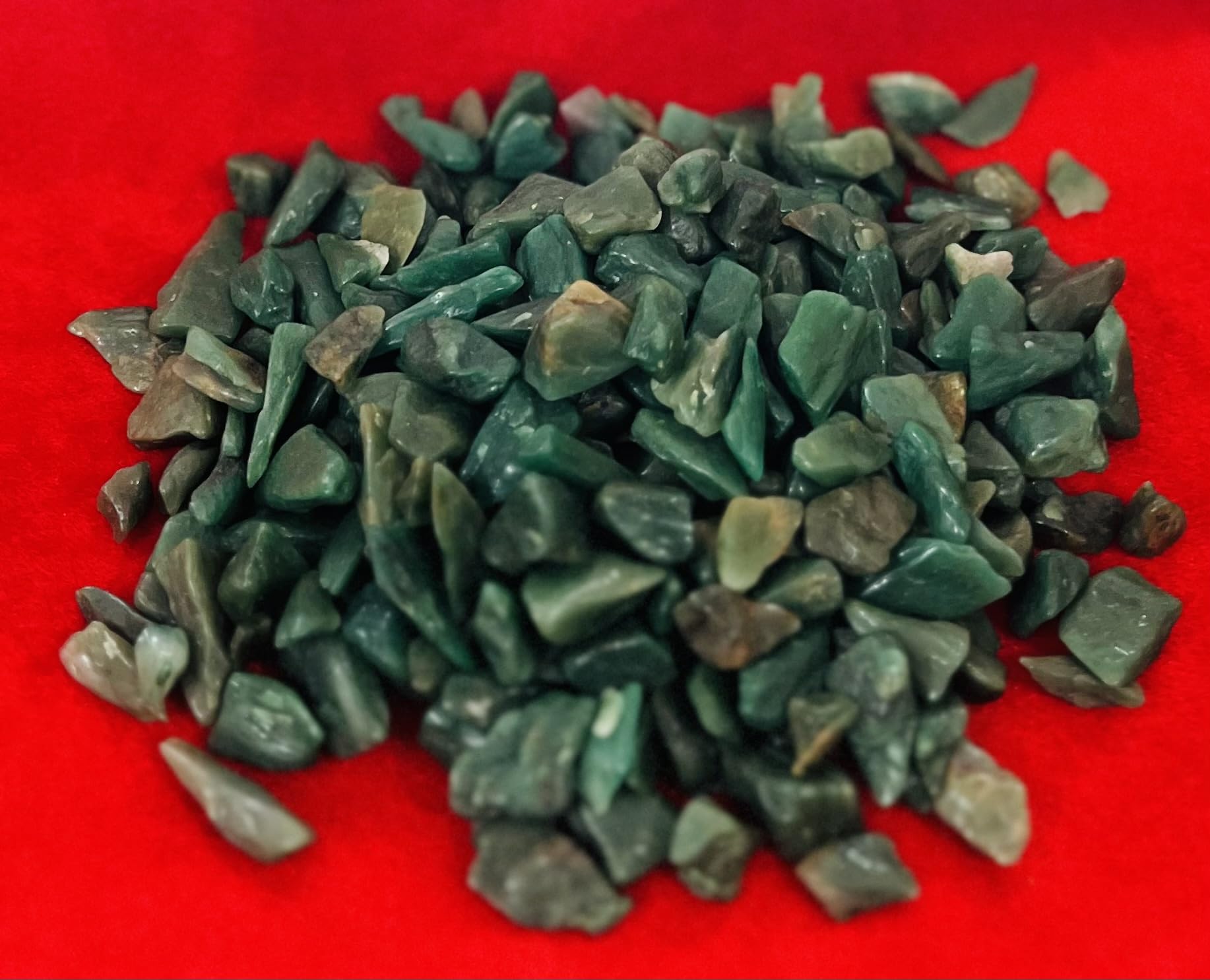 Indian Consigners Natural Crushed Polished Tumbled Gem Stone Chips, Decoration & Healing Crystals (Green Jade)