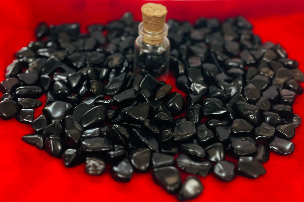 Indian Consigners Natural Crushed Polished Tumbled Gem Stone Chips, Decoration & Healing Crystals (Black Agate)