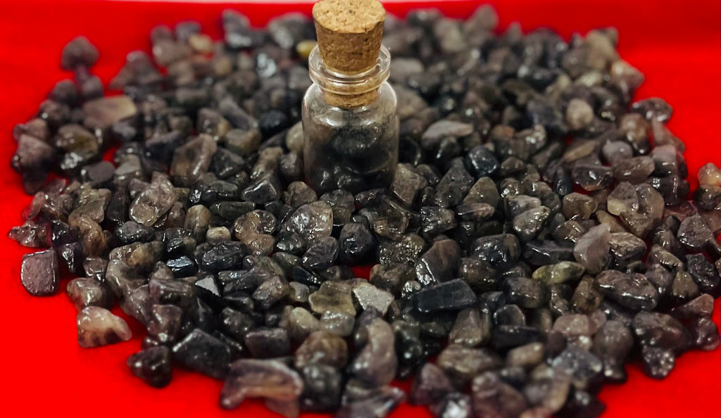 Indian Consigners Natural Crushed Polished Tumbled Gem Stone Chips, Decoration & Healing Crystals (Iolite)