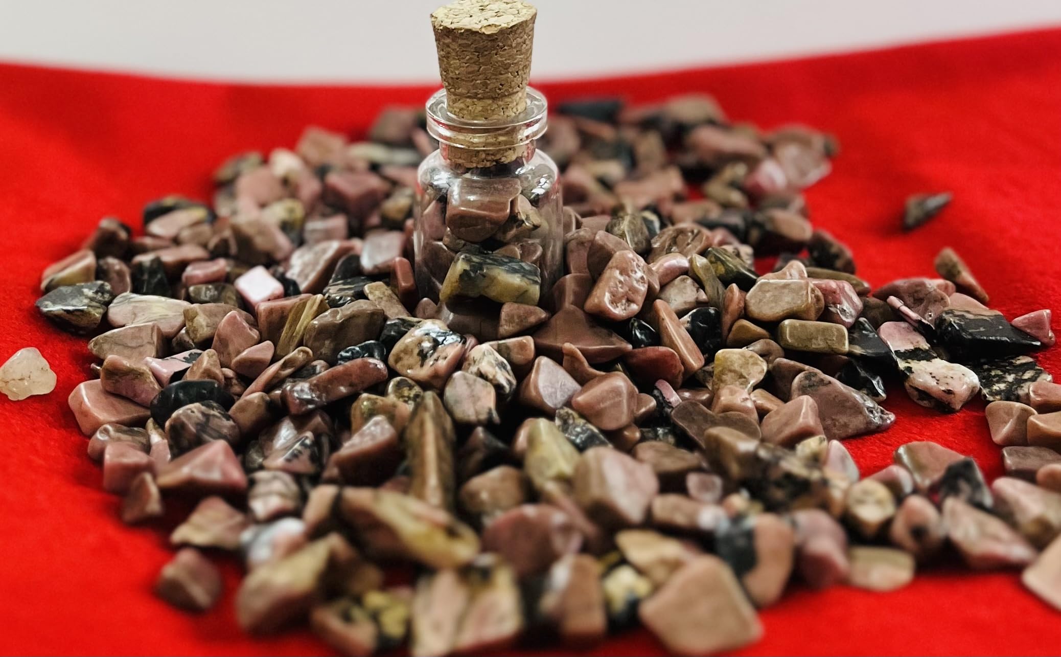 Indian Consigners Natural Crushed Polished Tumbled Gem Stone Chips, Decoration & Healing Crystals (Rhodonite)