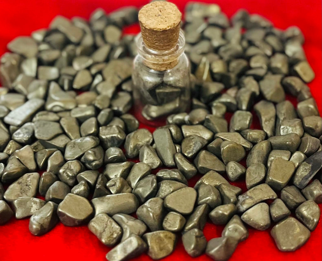 Indian Consigners Natural Crushed Polished Tumbled Gem Stone Chips, Decoration & Healing Crystals (Pyrite)