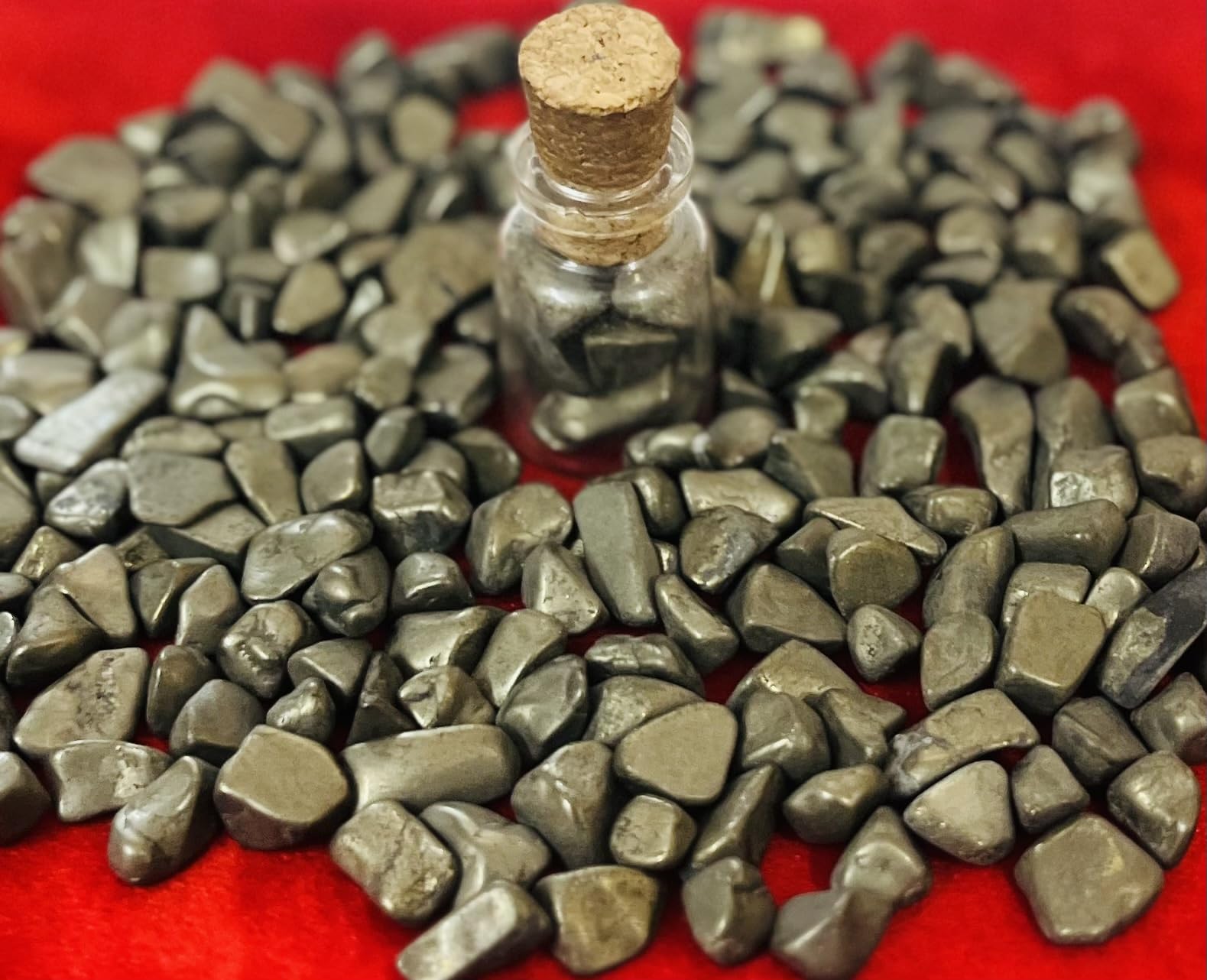 Indian Consigners Natural Crushed Polished Tumbled Gem Stone Chips, Decoration & Healing Crystals (Pyrite)