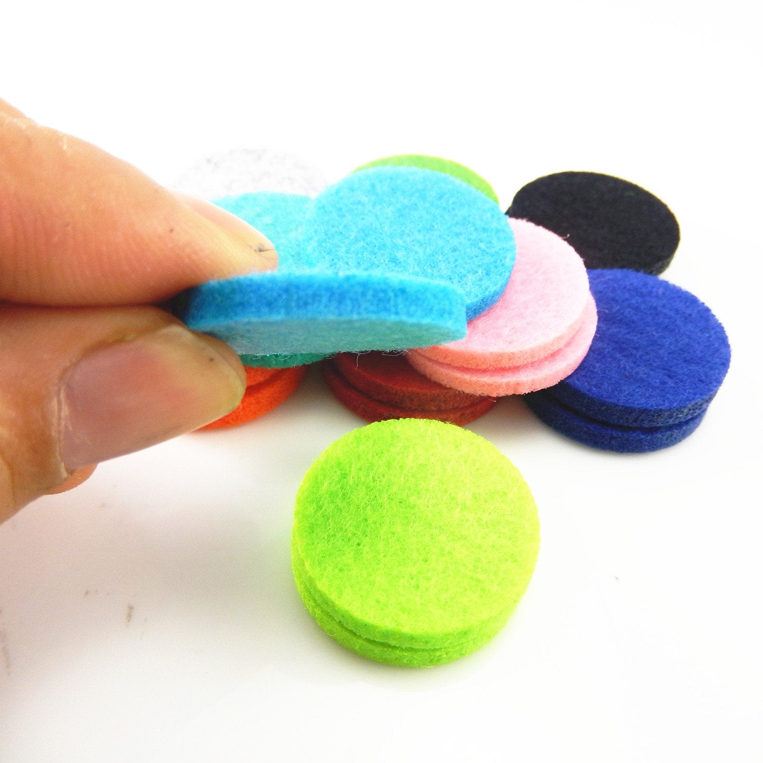 100PCS Round Essential Oil Diffuser Locket Necklace Refill Pads Thickened Washable Absorbent 1 inch Diameter(25X25MM)