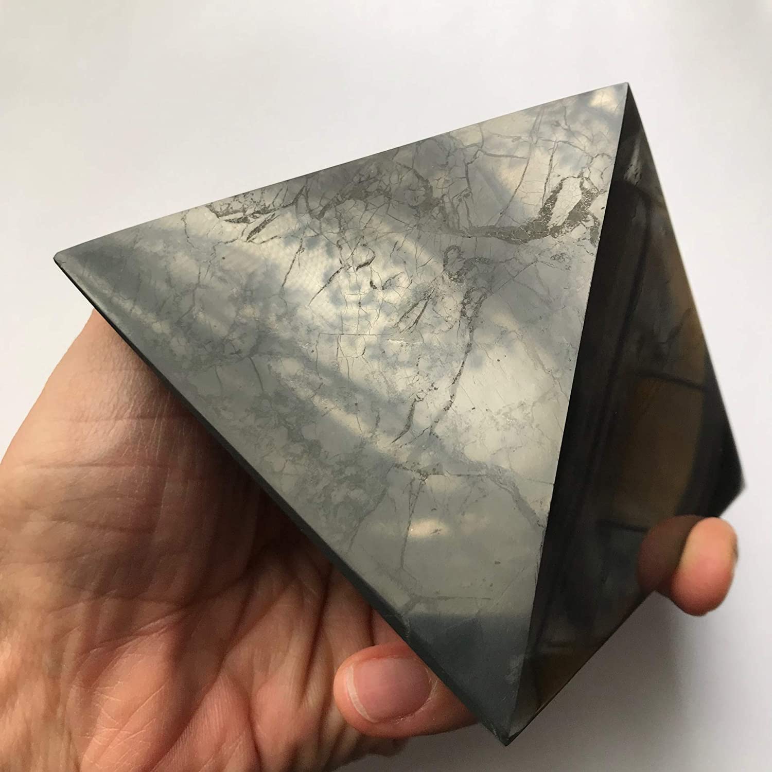 Shungite Club Polished Shungite Pyramid 100 mm (3,94 inches) Healing Crystal Desk Decor Shungite Stone for Home Positive Energy