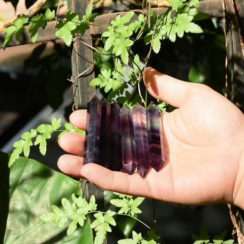 WHAL&YUNE Gemstone Wands 1PC, Rainbow Fluorite Hexagonal Wand Crystals and Healing Stones, Natural Hand Carved Pointed Stone Cry