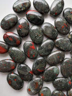 Loveliome Natural Africa Bloodstone Oval Polished Worry Stones, Healing Crystal Indoor Fountain Stones Massage Energy Anxiety Re