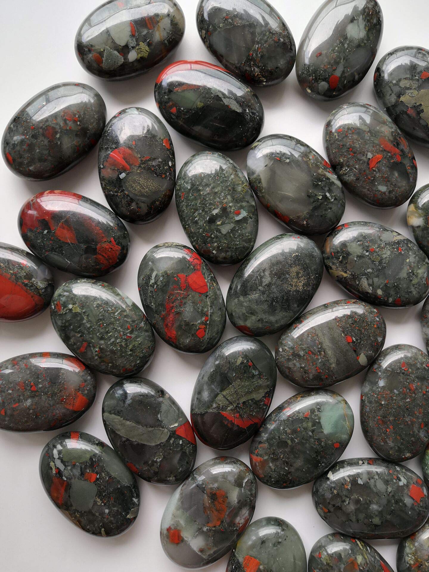 Loveliome Natural Africa Bloodstone Oval Polished Worry Stones, Healing Crystal Indoor Fountain Stones Massage Energy Anxiety Re