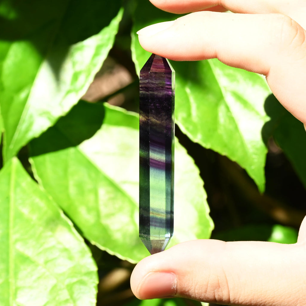 WHAL&YUNE Gemstone Wands 1PC, Rainbow Fluorite Hexagonal Wand Crystals and Healing Stones, Natural Hand Carved Pointed Stone Cry