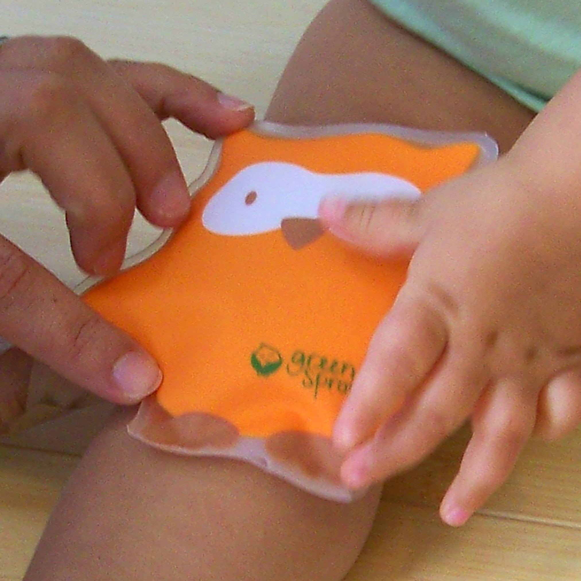 green sprouts Cool Calm Press | Soothes Aches, Bumps, & Bruises with Cold Therapy | Filled with Non-Toxic Gel, Flexible When Fro