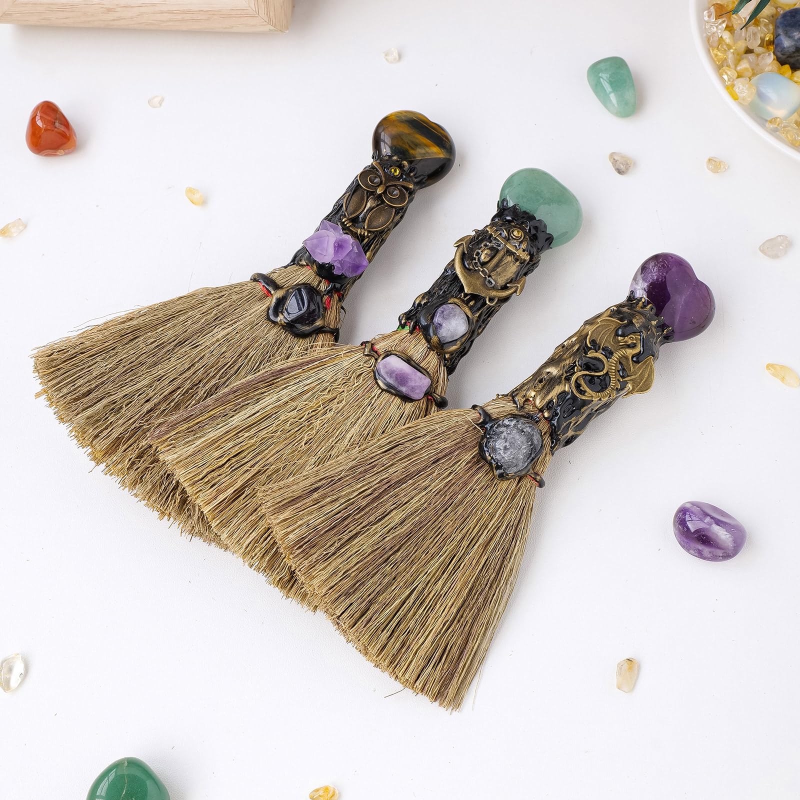 RJINGSHI Natural Green Aventurine Magic Broom Love Crystal Witch Broom Reiki Healing Crystal Handmade for Cleansing Bedroom Offi