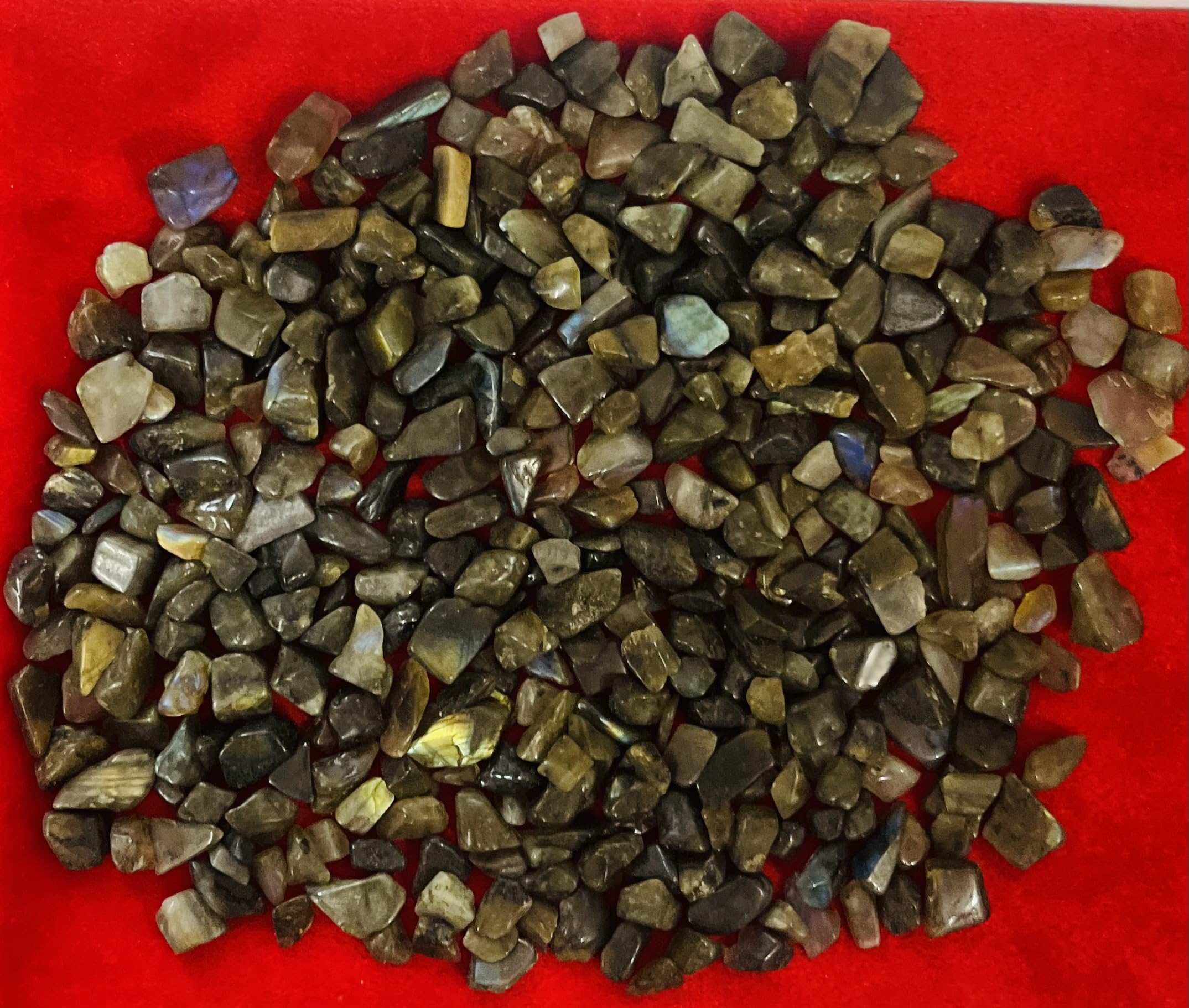 Indian Consigners Natural Crushed Polished Tumbled Gem Stone Chips, Decoration & Healing Crystals (Labradorite)