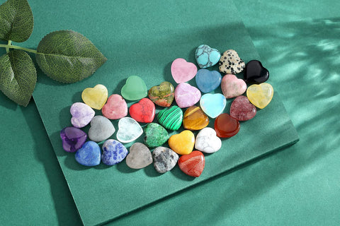 QINJIEJIE 30PCS Heart Crystals Healing Crystal Palm Natural Stones Polished Gemstones Amethyst Malachite Rose Quartz Assorted Se