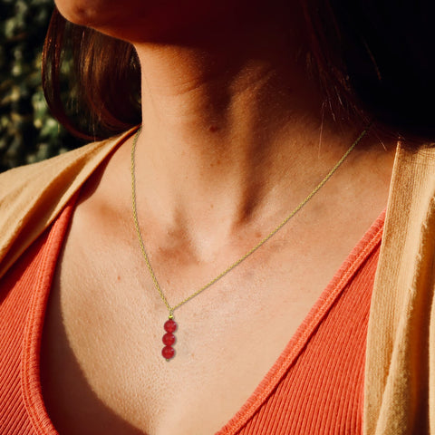 SmileBelle Red Necklace as Valentines Day Necklace for Her, 14K Gold Filled Carnelian Necklace as July Birthstone Crystal Pendan