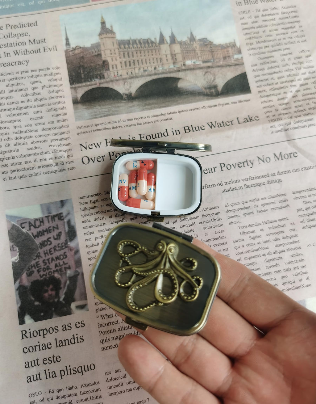 Hidad Bronze Retro Portable Travel Pill Organizer - Octopus Sign Small Pill Box for Purse or Pocket, Cute Durable Portable Mini