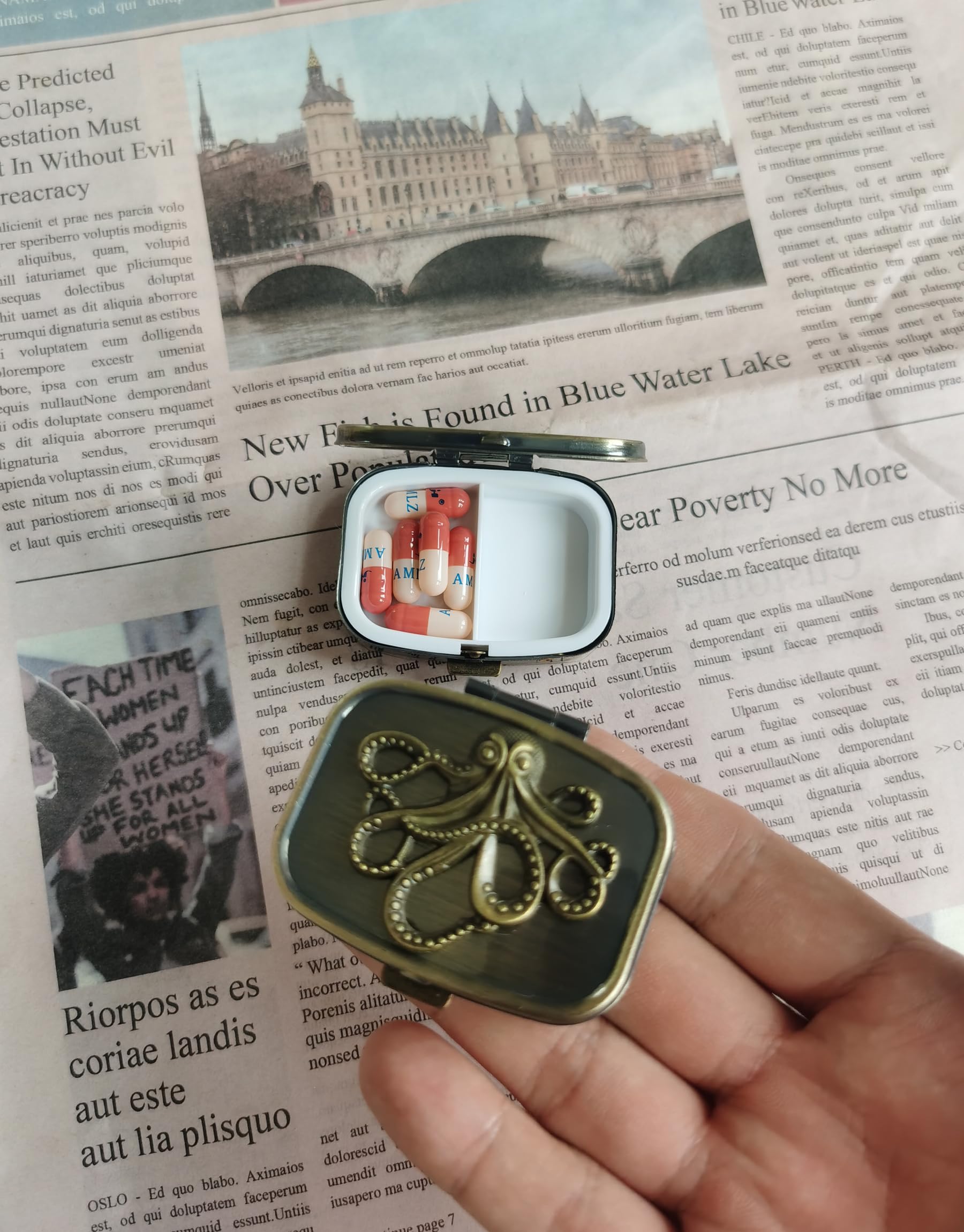 Hidad Bronze Retro Portable Travel Pill Organizer - Octopus Sign Small Pill Box for Purse or Pocket, Cute Durable Portable Mini