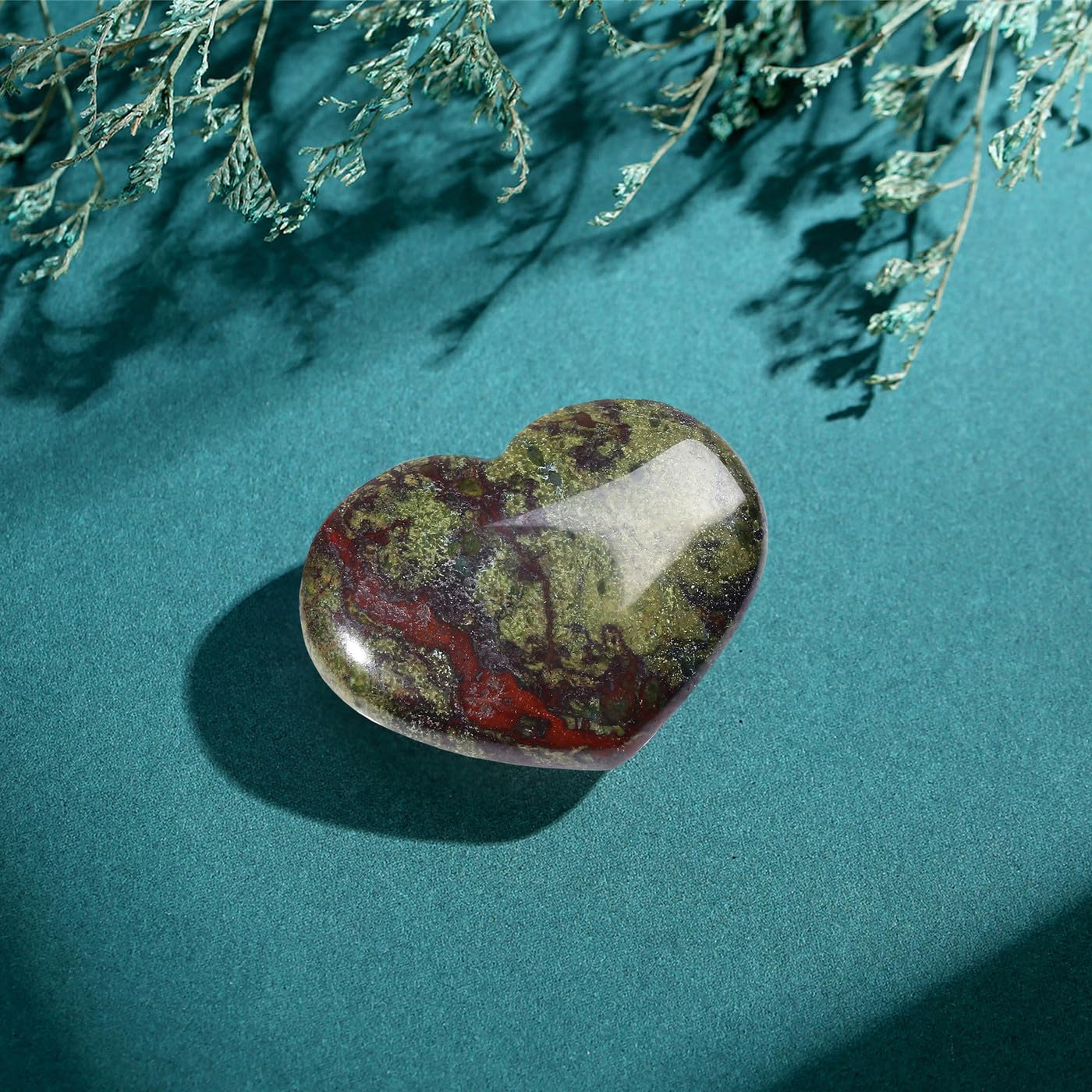 MAIBAOTA 45 mm Bloodstone Crystals Stones Heart Love Crystal Valentines Gifts for Herfriend Wife Palm Stone Reiki Crystal Gemsto