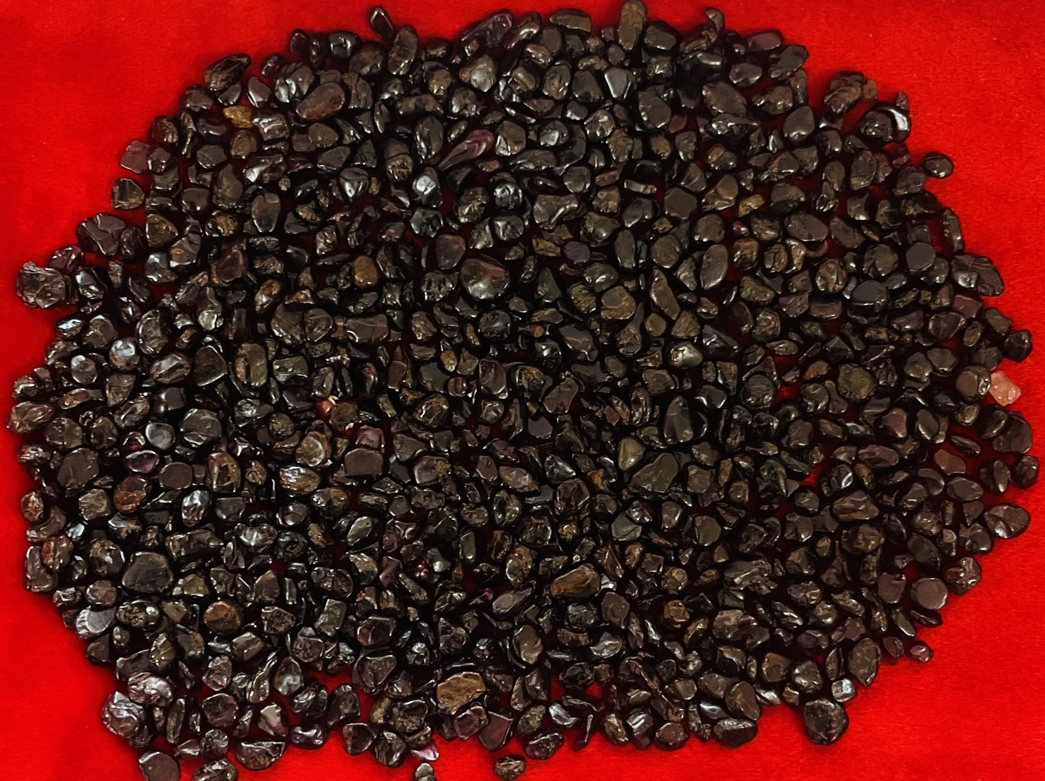 Indian Consigners Natural Crushed Polished Tumbled Gem Stone Chips, Decoration & Healing Crystals (Garnet)
