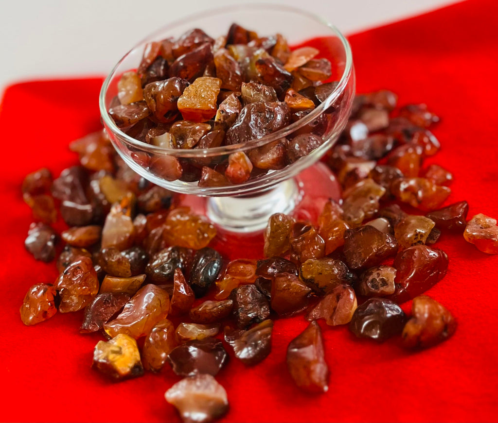 Indian Consigners Natural Crushed Polished Tumbled Gem Stone Chips, Decoration & Healing Crystals (Red Carnelian)