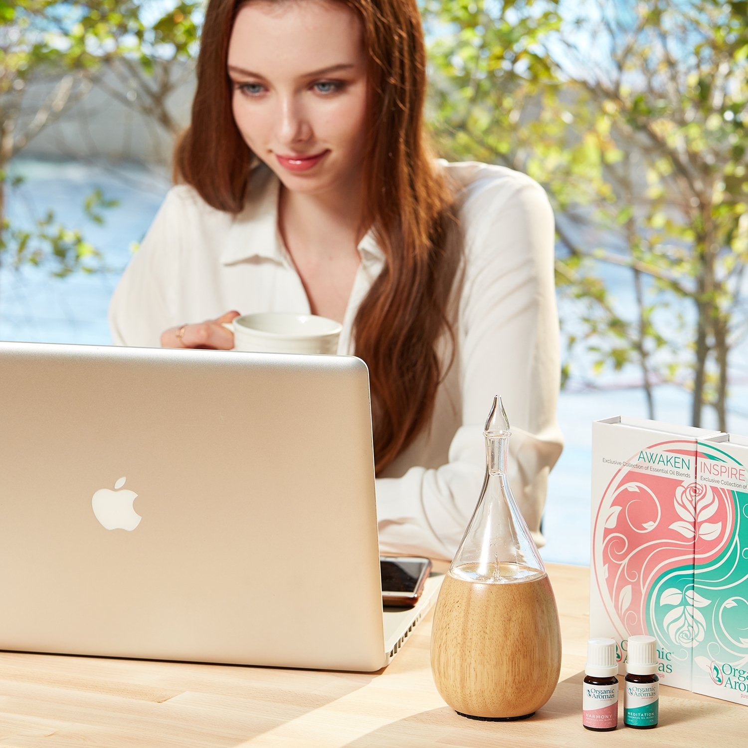 Raindrop 2.0 Nebulizing Diffuser for Essential Oil Aromatherapy Light-Colored Wood Base