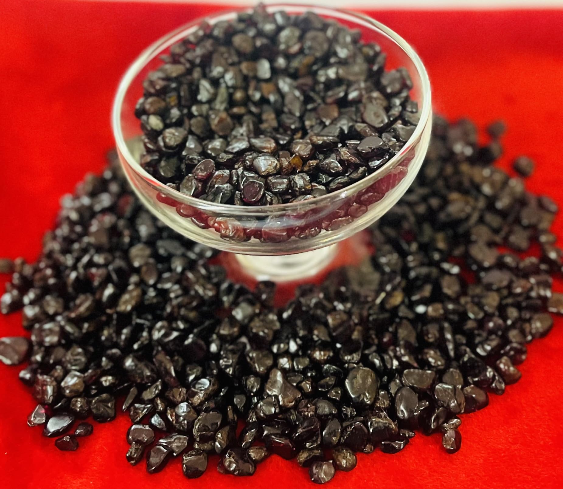 Indian Consigners Natural Crushed Polished Tumbled Gem Stone Chips, Decoration & Healing Crystals (Garnet)