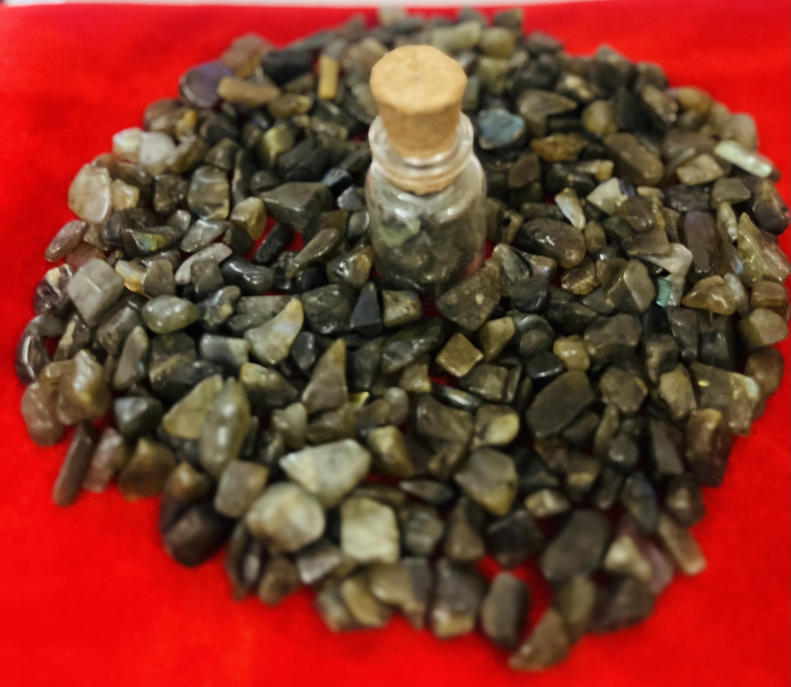 Indian Consigners Natural Crushed Polished Tumbled Gem Stone Chips, Decoration & Healing Crystals (Labradorite)